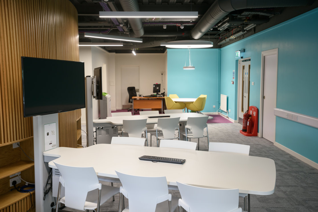 Langside open plan meeting desks gallery