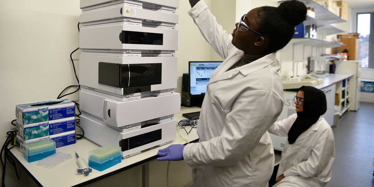 HND Industrial Biotechnology Females Measuring using Agilent 2