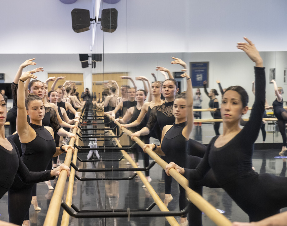 Glasgow Clyde College Dance students in Ballet class