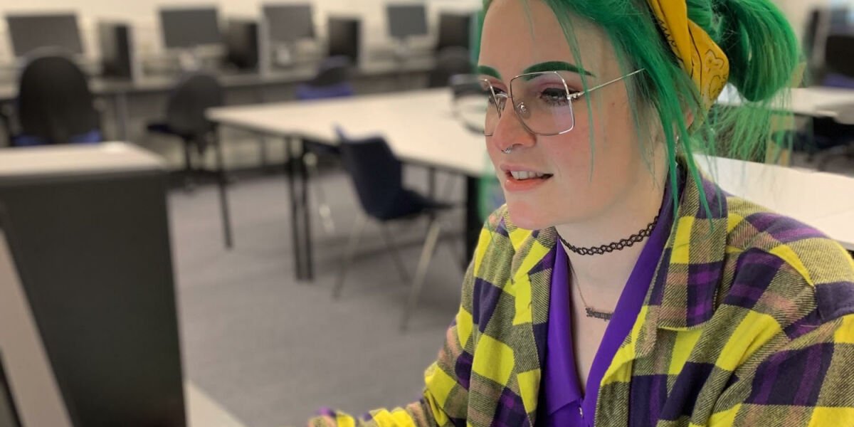 Female cyber student 