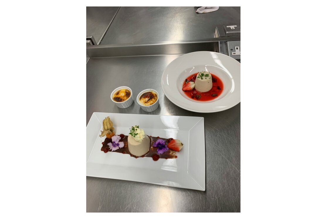 Cakes april 2022 gallery
