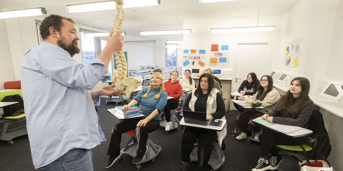 Occupational Therapy lecturer talking to a class of students. 