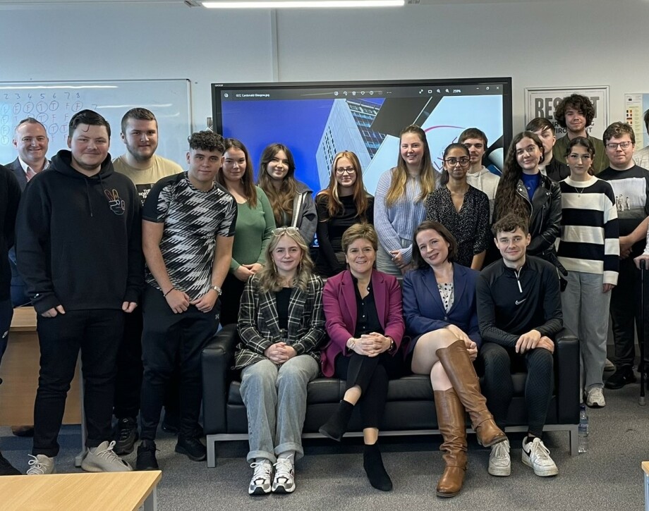 Nicola Sturgeon and journo students v2