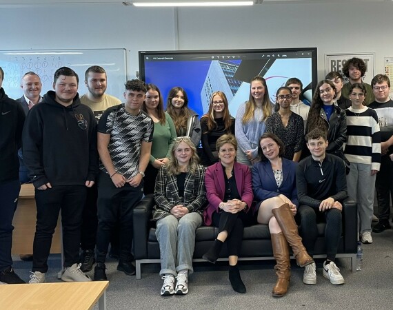 Nicola Sturgeon and journo students v2