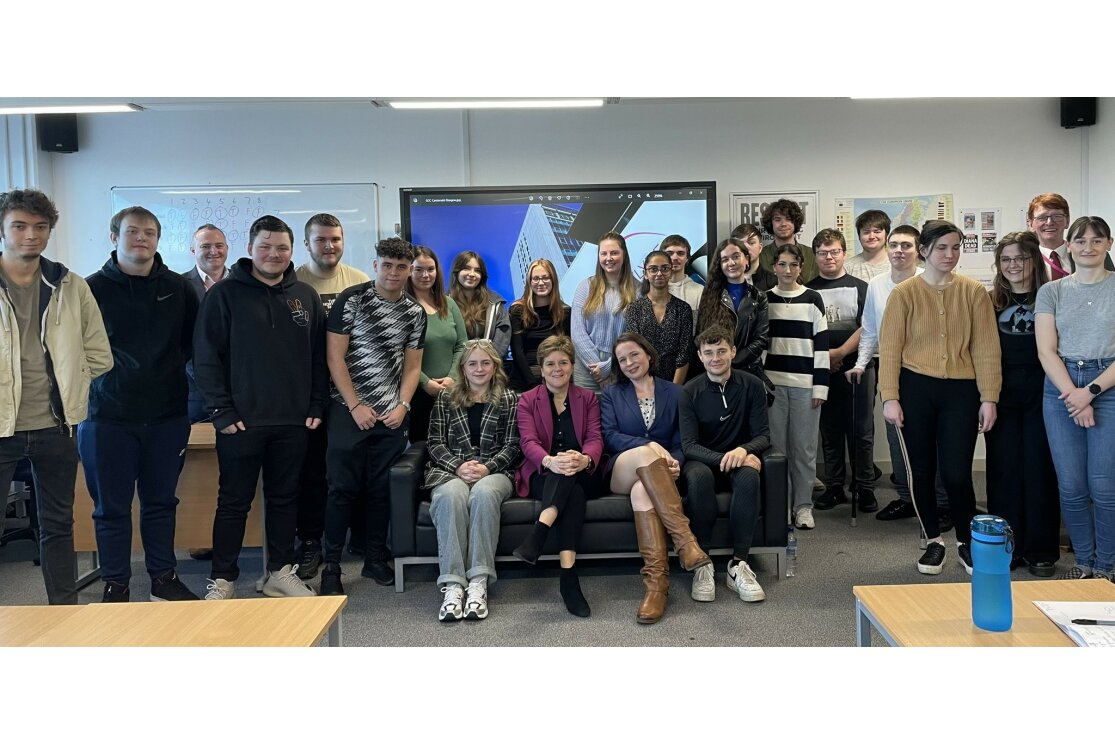 Nicola sturgeon with glasgow clyde college journalism students gallery