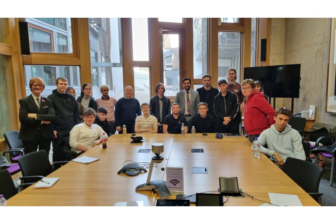 Humza yousaf with glasgow clyde college journalism students gallery